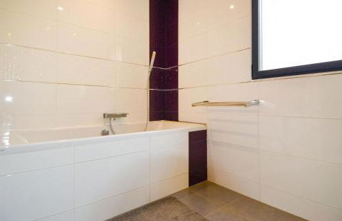 Gorgeous Home In Saint-Nazaire - Foto 27