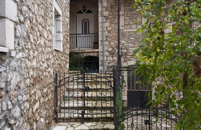 Dandy Villas Dimitsana - a Family Ideal Charming Home in a Quaint Historic Neighborhood - 2 Fireplaces for Romantic Nights - Foto 11