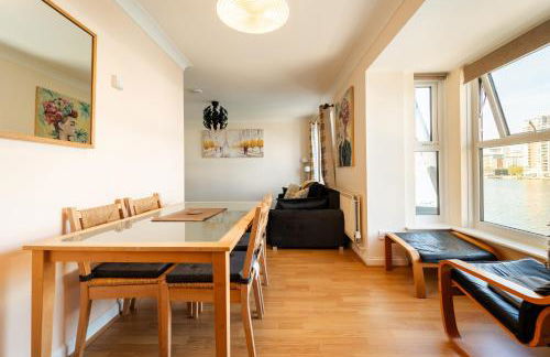 Luxury Riverview 2Bed Apt- 5 mins from Excel London, Canary wharf, 02 Arena - Free Parking - PlayStation 4 Provided - Foto 8