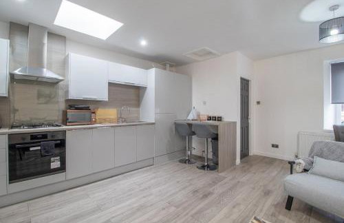 The Larky - Modern 2 Bed Cottage in Larkhall - Photo 22