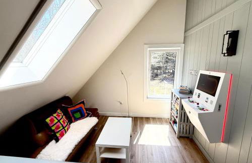 Pocono Chalet,Hot Tub,Arcade,Fireplace, Lake,Pool, Pet friendly, near Jim Thorpe No extra fees to use amenities - Foto 4