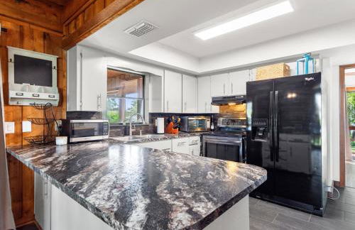 Serene Lakeside Retreat- 3 Bdr Romantic Getaway - Foto 9