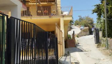 White Cliff - Photo 3