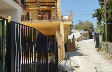 White Cliff - Photo 3