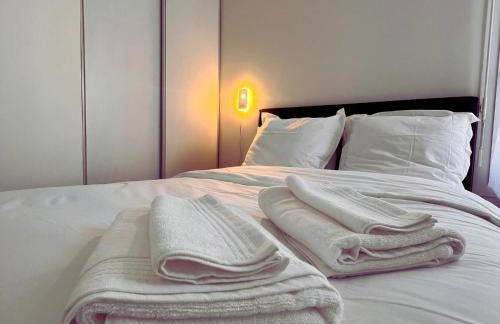 Les Agnettes - Paris Metro - Wifi - Parking - Tout équipé - Foto 14