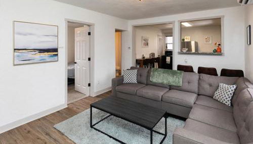 Fun Backyard Close to Downtown Pet Friendly 4BDRM - Photo 5