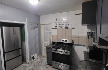 At the Center of Dearborn, MI 2 Bedroom apartment with backyard and balcony - Foto 6