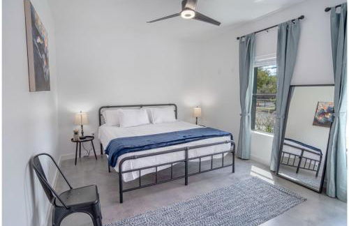 Gorgeous 3 BR 2 BA Near Amazing Downtown - Photo 20