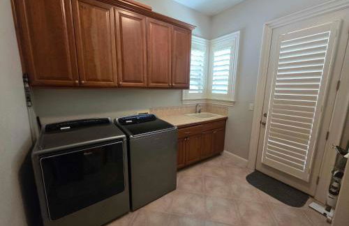 Luxury Family Estate Near PDX, Theater, Sauna & Game Room - Foto 34