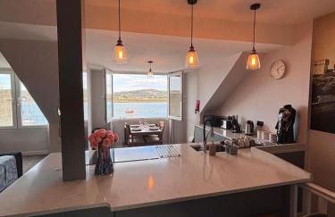 Stylish Coastal Apartment with Breathtaking views - Foto 26