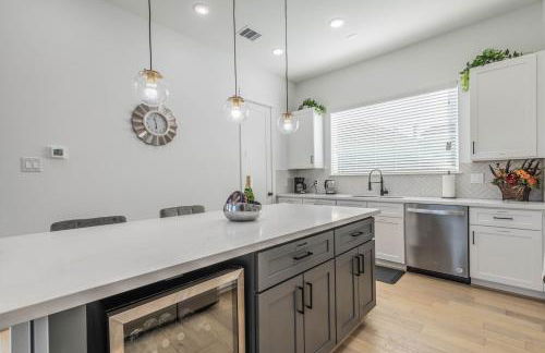 Modern Luxury retreat in downtown - Photo 14