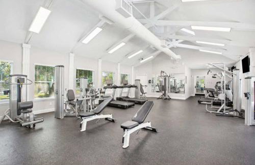 New Seasonal Comfort near USC and Riverwalk Trails - Foto 39