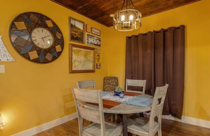 Stockyards 5 mins, New, Sleeps 8 Cedar House, TCU - Foto 2