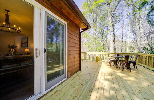 Peaceful Candler Cabin with Private Hot Tub! - Foto 25
