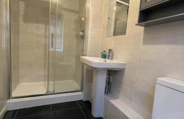 Holthart Town-House, Great for Groups, Families, Pets & Contractors - Photo 11