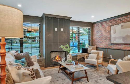 New 2 Luxe Townhomes with Rooftops Sleeps 24 - Foto 2