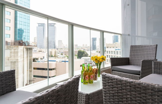 Sunlit Urban Escape with Balcony by Sea N Rent - Foto 22