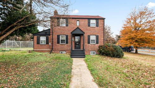 1 min to DC 8 beds sleeps 16 with yard and parking - Foto 3