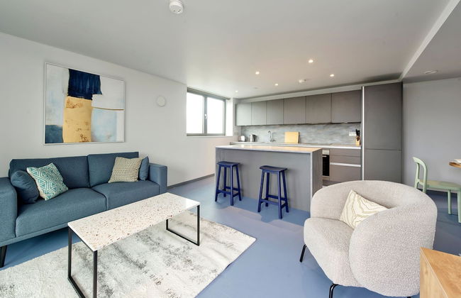 Elegant Two-bedroom Apartment in Vibrant Poplar - Foto 1