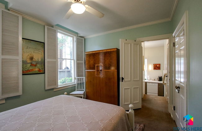 The Irish Bar near Bay Historic Savannah - Photo 3