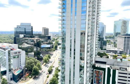 Skyline Retreat Penthouse, Top Floor, Year round Pool, City View! - Foto 3