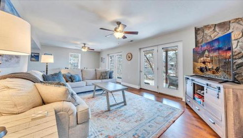 Lakefront 3BR with Dock, Fire Pit, Lawn Games, and Game Room - Foto 3, Game Room