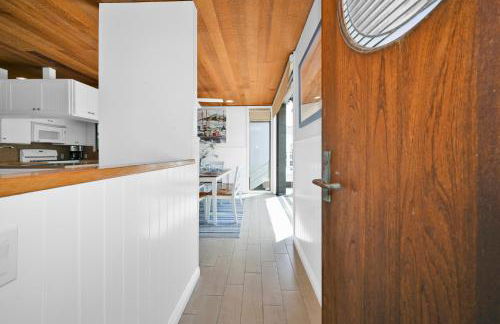 4 bedroom Home in Quiet Neighborhood near Beach - Photo 9