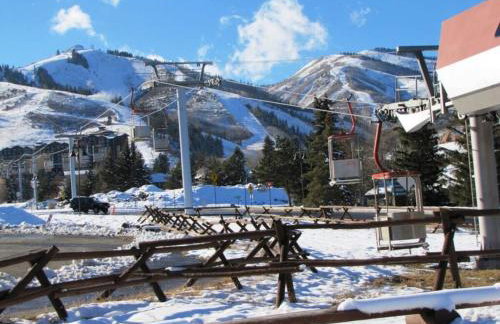 Dont miss the Main level Cozy Winter Retreat - Photo 27