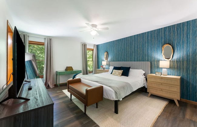 Charming Poconos Retreat With hot tub Fireplace - Foto 21