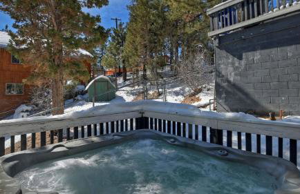 Mountain Palette by Avantstay Hot Tub, Game Room, Deck, Sweeping Views! - Photo 68
