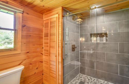 Pembine Cabin with Expansive Yard, Fire Pit and Grill! - Foto 13