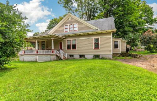 Mountain View Victorian with Convenient Location and Lots of Space tp Play farmhouse - Foto 10