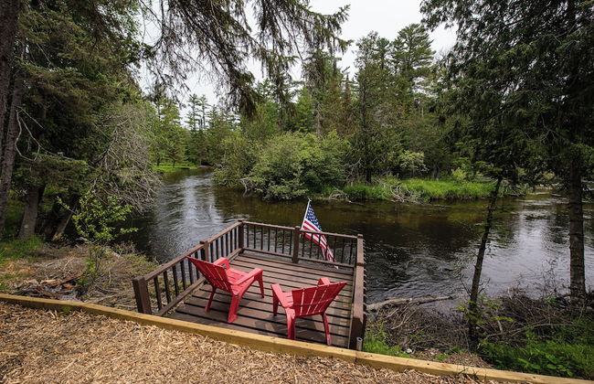 Cozy Riverside Getaway Pine Bend Cottage - Foto 31