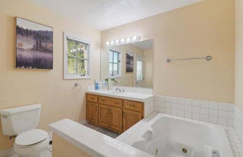 Entire Private Home with 5 Bedrooms 4 Bathrooms, 3-Acres Estate, 3000 sqft, near Winery in Fallbrook, Available Now - Foto 16