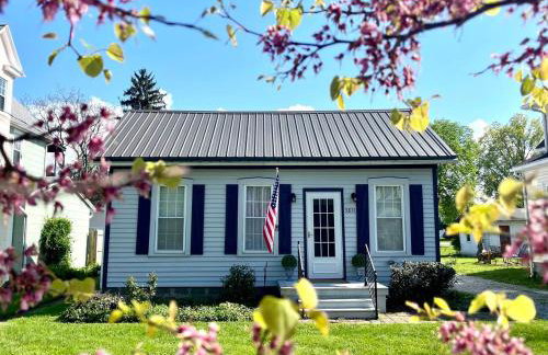 Coastal Cape Cod w/ King Bed, Game Room, & Bikes! - Foto 2