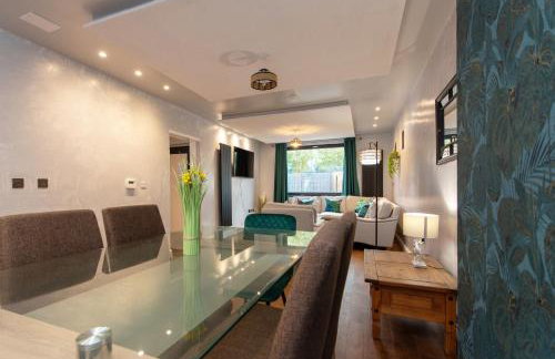 Spacious Cottage 3 Bedrooms with Free Private Parking in a Central Location - Foto 11