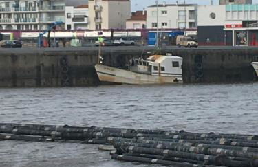 APPARTEMENT FACE au PORT et à L'OCEAN SAINT GILLES CROIX DE VIE WIFI BALCON PARKING PRIVE COUVERT - Photo 16