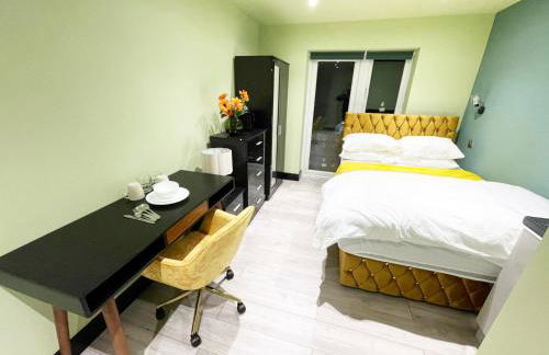 Private Family and Business Rooms Harrow Fast WiFi - Photo 20