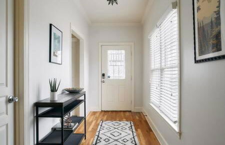 Modern Home next to Vanderbilt Campus with Parking, Screened Porch & Workspace, Walk to Hillsboro Village, Fido & Pancake Pantry, Minutes to Music Row, 12 South & Broadway, Perfect for Families, Friends & University Visits - Foto 10