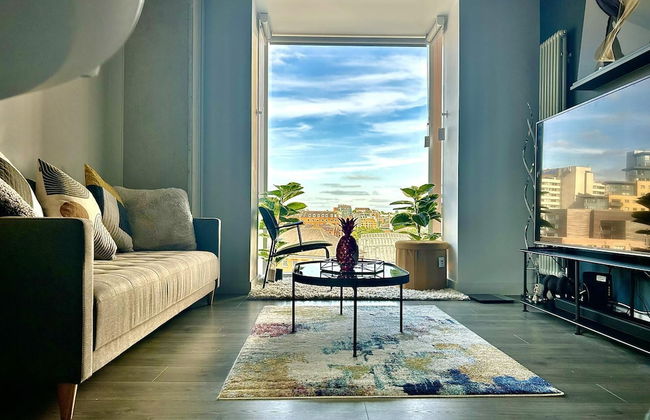 Captivating 2-bed Skyview Apartment in Leeds - Foto 1