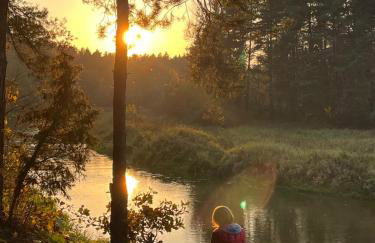 Przytulny domek w lesie blisko rzeki - Foto 18