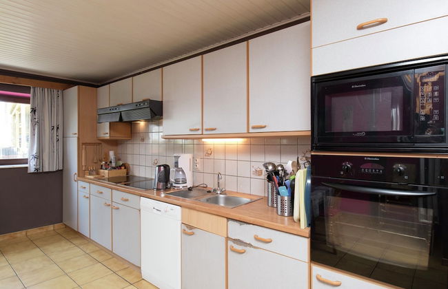 Holiday Home in Montleban With Garden - Photo 13