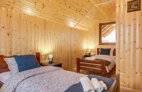 Apartment Stone and Wood - Photo 14