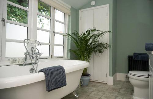 Spacious City-Centre House near Train Station & Business School, with Garden - Foto 6