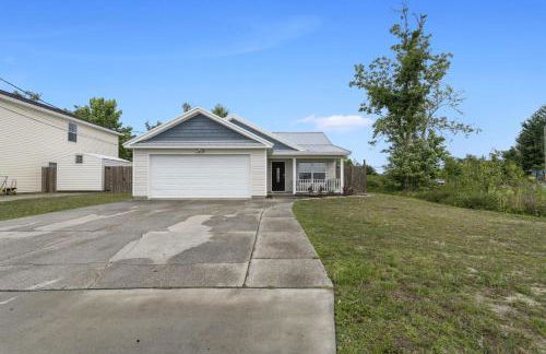 Escape to Paradise w Saltwater Pool 25 Min to PCB - Foto 29