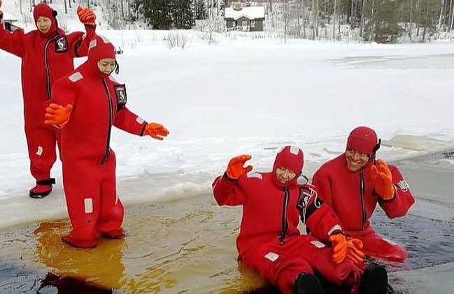 Flotación en un lago congelado - Foto 2