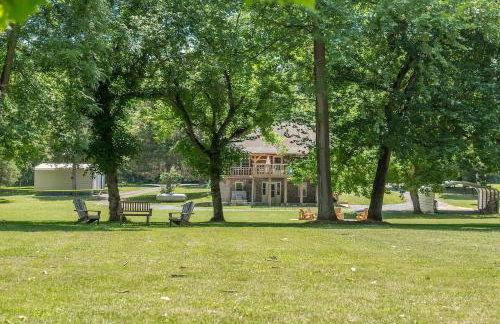 Riverfront Log Cabin Hot Tub, Mtn Views & Hottub - Foto 34