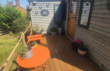 Brewers Bolt Cozy Unique Shepherds Hut - Hot Tub! - Photo 16