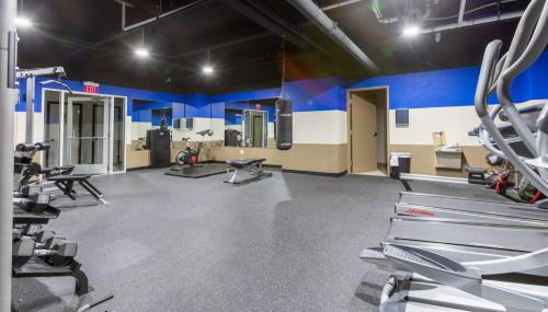 King Bed - Heart of PB - Jaw-Dropping Rooftop and Gym - Foto 4