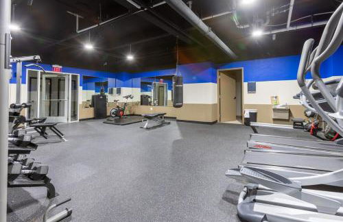 King Bed - Heart of PB - Jaw-Dropping Rooftop and Gym - Foto 4